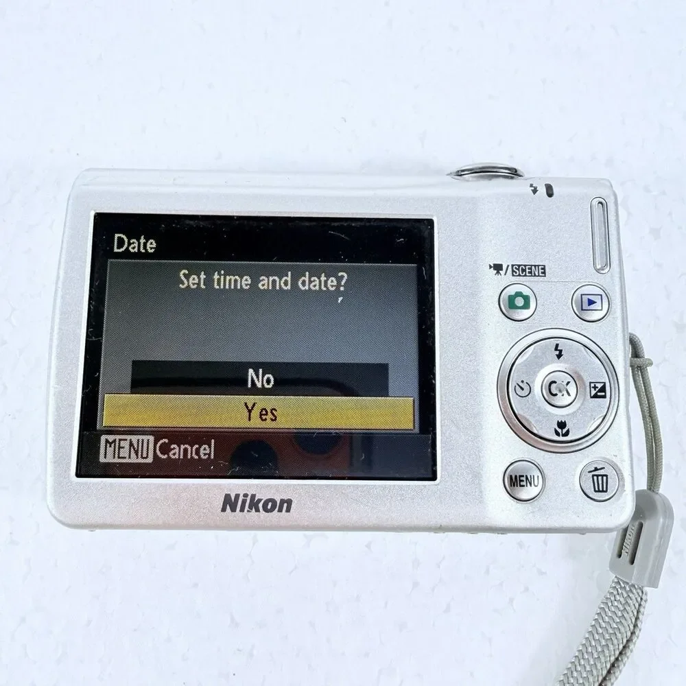 Nikon coolpix s203